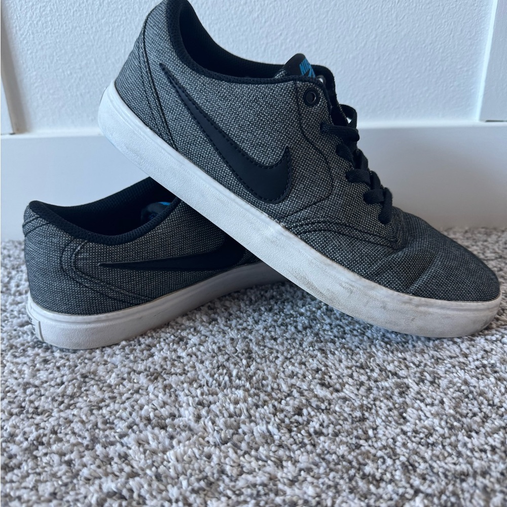 Nike Men's Black and White Sneakers